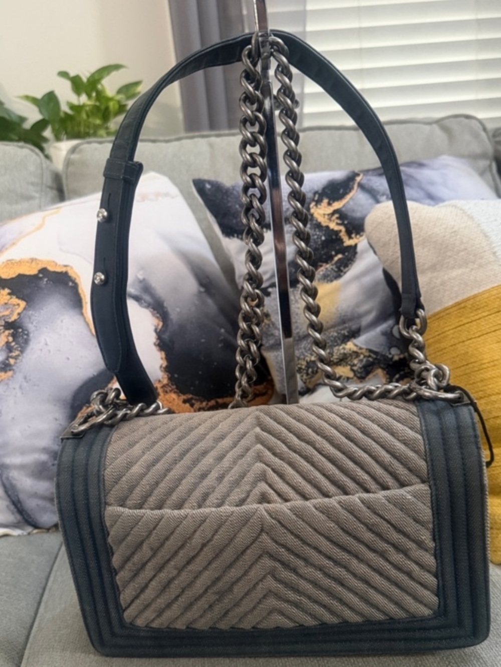 Chanel Boy Flap Bag in Chevron Denim - Picture 2 of 7